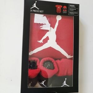 Air Jordan Baby Boy 3-piece athletic outfit Gift Box Size 6M Red